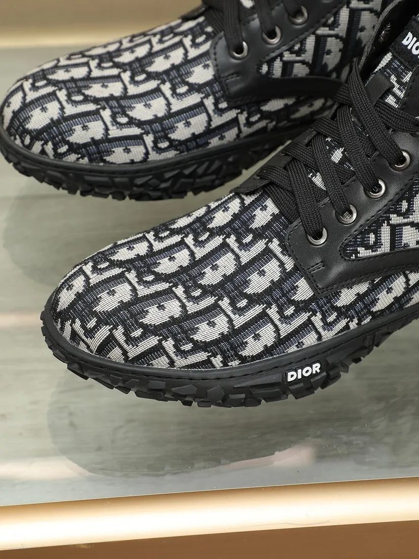 Factory P460 men's shoes💰【Dior】Dior✨ is online simultaneously👏 This casual sports shoe is a new product in the series and continues Di*r's classic style. The upper is made of original first-layer cowhide, paired with a textured outsole, and the brand's iconic details are on the side openings to enhance the style. Fashionable and versatile. Create a casual look. Size: 38-44 (45 customized)